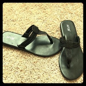 NWOT Black thong sandals size 7-8